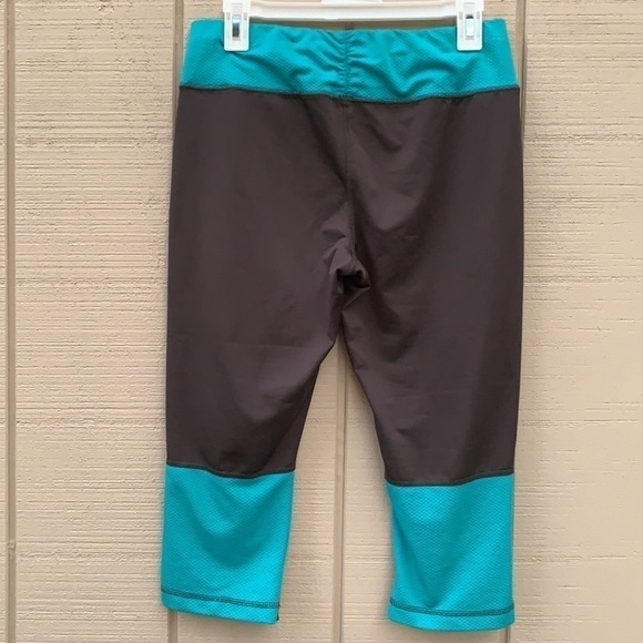 TEK GEAR Fitted Workout Capri - Gray/Turquoise - Picture 2 of 14